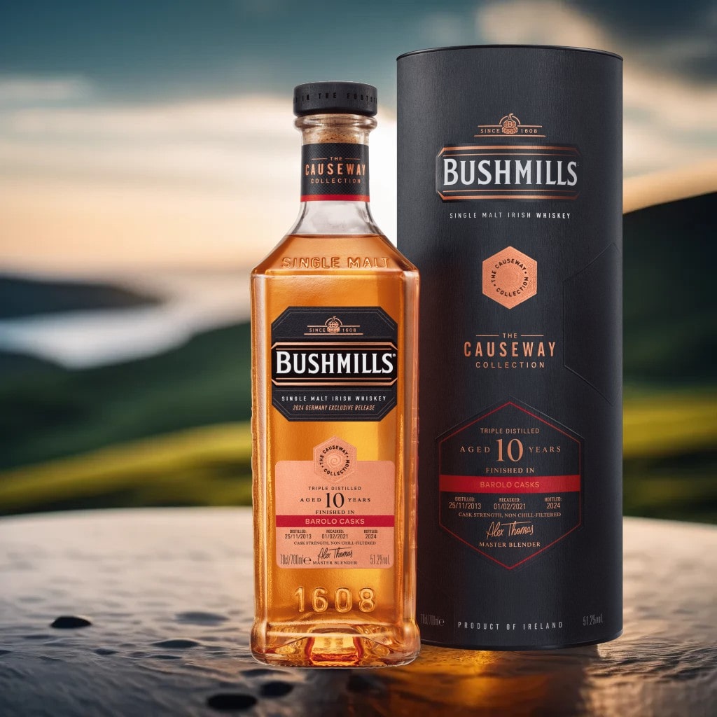 Bushmills Causeway Collection 10 Year Barolo Cask 1 Bushmills mit irischer Landschaft 2 min