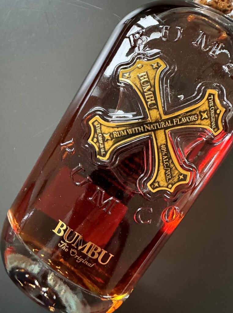 Das Etikett des Bumbu Rums