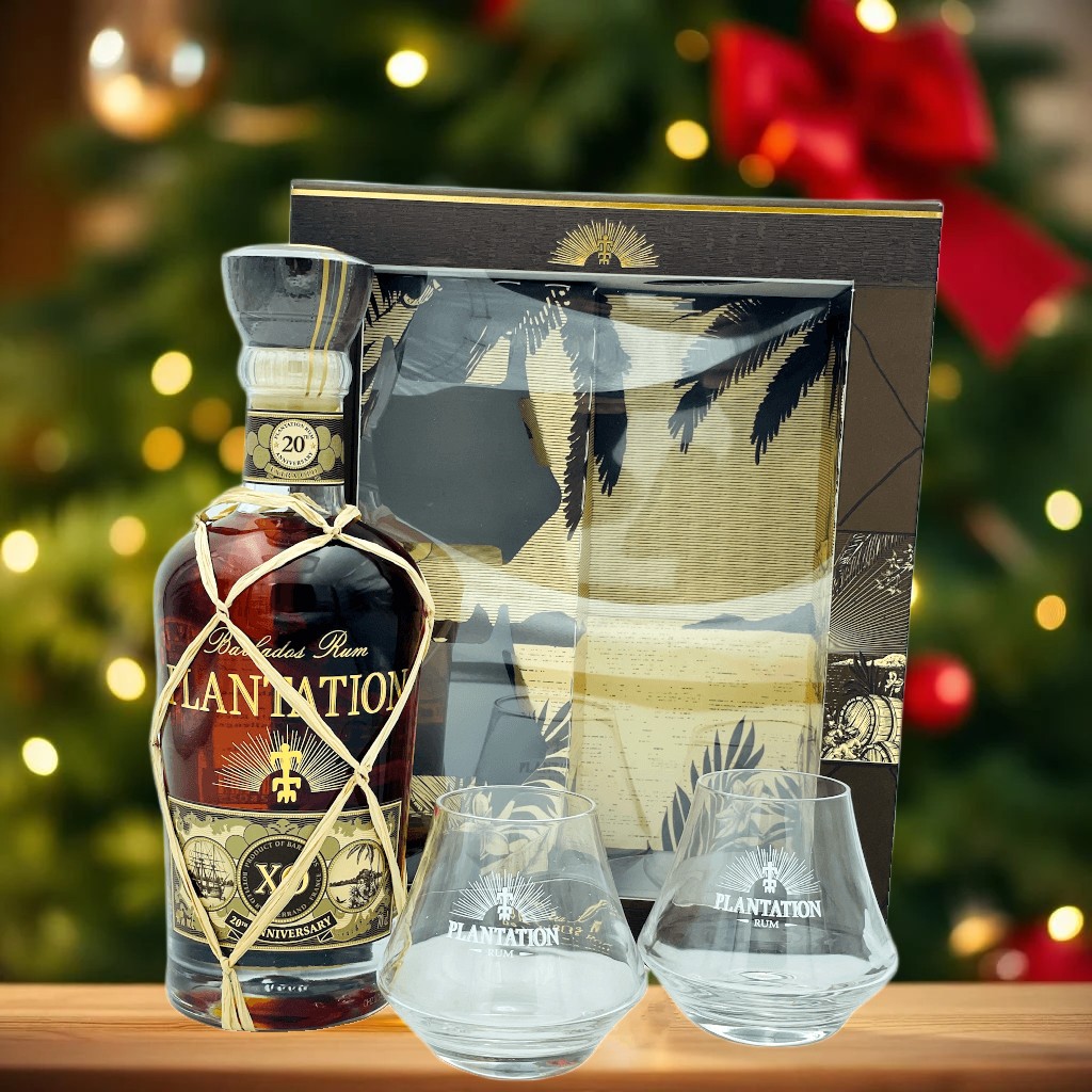 Plantation mit zwei Glaeser